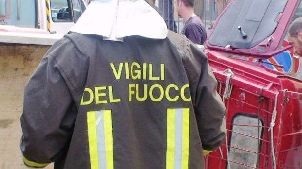 brucia-una-fabbrica-di-panettoni-a-villacidro