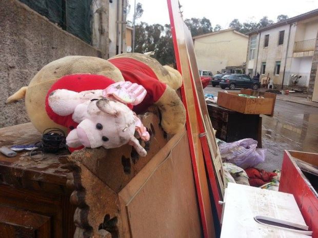 il-sabato-nel-fango-di-olbia-degli-studenti-di-unica-2-0