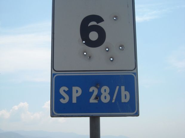 si-finge-vittima-di-un-agguato-per-avere-il-porto-d-and-rsquo-armi-e-sparare-ai-cartelli-arrestato