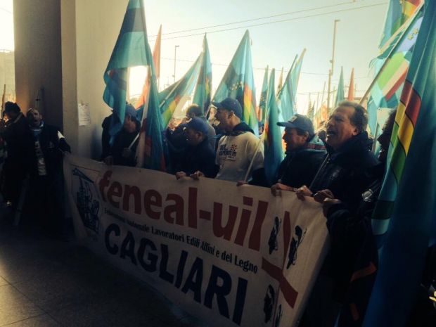 mancato-finanziamento-della-cassa-integrazione-centinaia-di-lavoratori-in-piazza-video