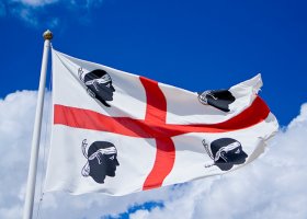 restituisce-la-carta-d-and-rsquo-identit-and-agrave-e-si-dichiara-profugo