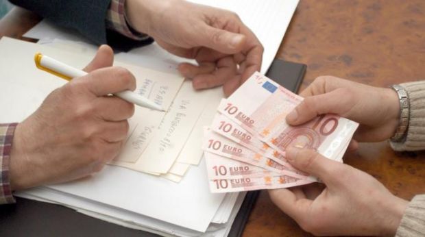 aggiusta-gli-elettrodomestici-a-una-pensionata-e-le-prosciuga-il-conto