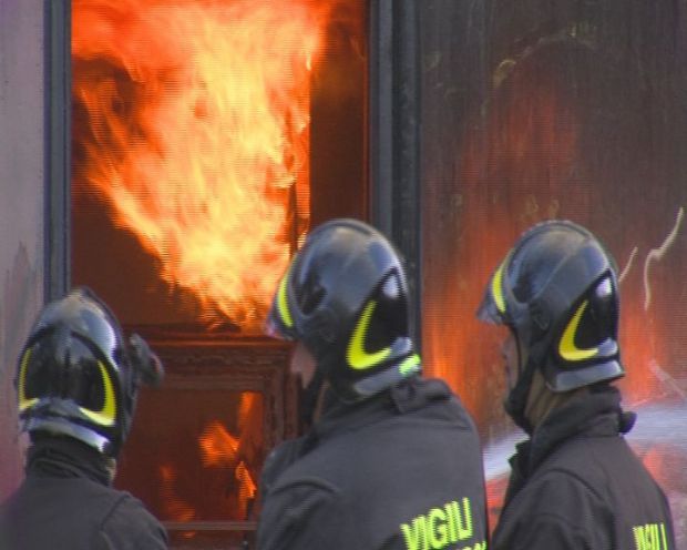 raid-incendiario-a-quartu-distrutto-il-salone-di-bellezza-and-ldquo-diva-and-rdquo
