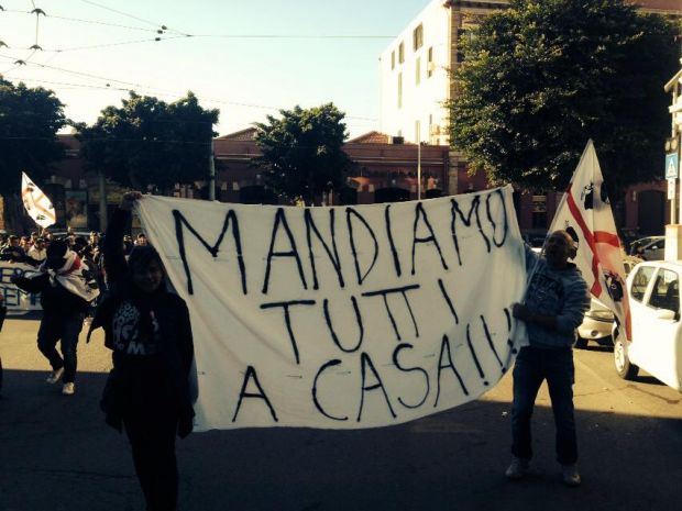 la-marcia-di-protesta-di-studenti-e-figli-della-crisi