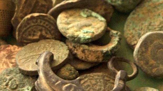 monete-bronzetti-e-preziosi-sequestro-di-reperti-archeologici-nell-and-rsquo-oristanese