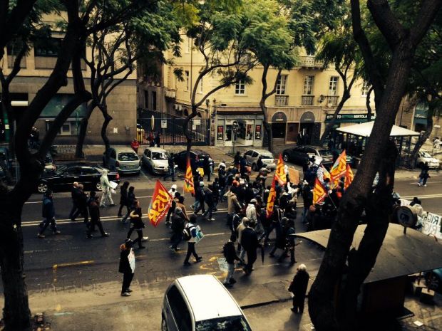 and-ldquo-condizioni-dignitose-a-elmas-and-rdquo-corteo-di-protesta-dei-migranti-in-citt-and-agrave