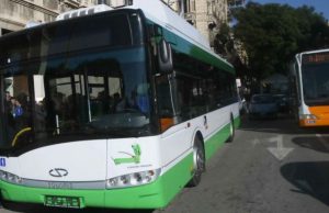 cagliari-autobus-ctm-tampona-auto-incidente-senza-feriti-a-cagliari