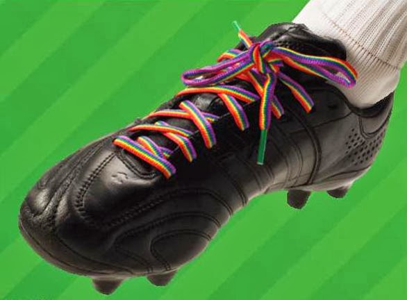 rossobl-and-ugrave-contro-l-and-rsquo-omofobia-in-campo-coi-lacci-arcobaleno