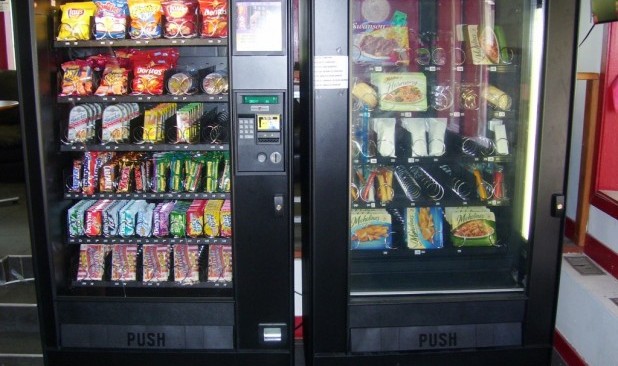 carbonia-saccheggiati-i-distributori-di-merendine-dalle-scuole-gramsci-e-angioy