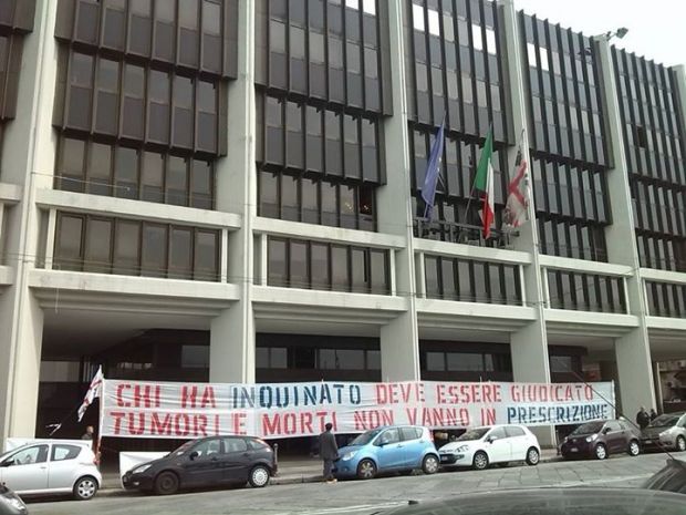 E fuori dal Consiglio l’assedio di cassintegrati e disoccupati: “Continueremo a lottare” e-fuori-dal-consiglio-l-and-rsquo-assedio-di-cassintegrati-e-disoccupati-and-ldquo-continueremo-a-lottare-and-rdquo