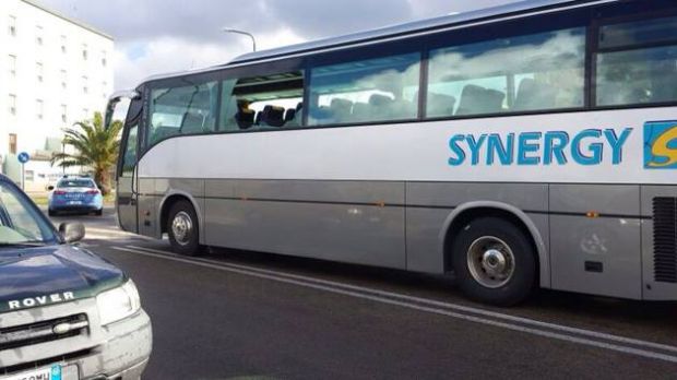 Olbia- Lattedolce olbia-lattedolce-sassaiola-contro-il-bus-dei-tifosi-olbiesi