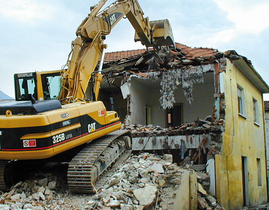 case-abusive-a-la-maddalena-via-alle-ruspe-tensione-con-le-forze-dell-ordine