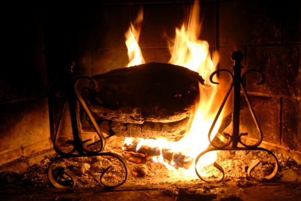 anziano-scivola-nel-caminetto-acceso-e-muore-ustionato