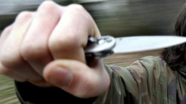 giovane-armato-di-coltello-rapina-una-banca