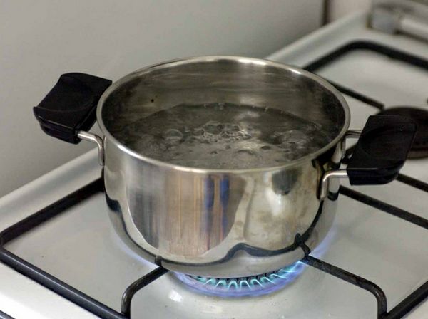 anziana-dimentica-pentolino-su-fuoco-e-innesca-un-incendio