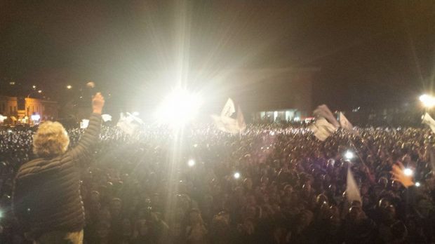 boom-di-grillo-a-cagliari-diecimila-persone-in-piazza