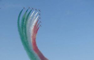 poetto-show-delle-frecce-tricolori-migliaia-in-spiaggia