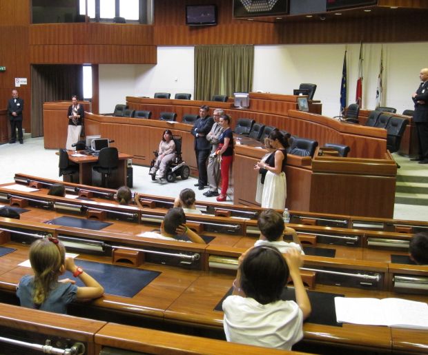 and-quot-pecorella-solidale-and-quot-mille-e-500-euro-dei-bimbi-a-un-pastore-colpito-dall-alluvione