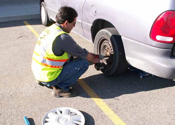allarme-a-le-vele-and-quot-occhio-alla-truffa-delle-gomme-squarciate-and-quot