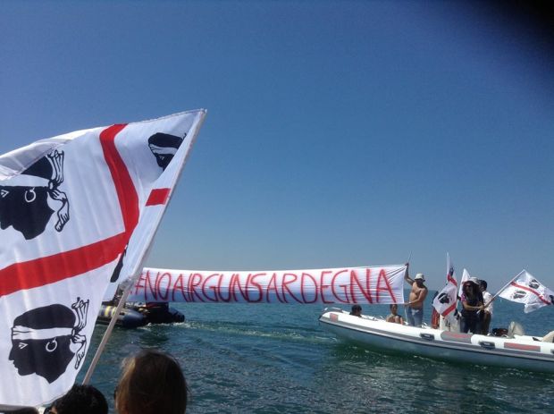 air-gun-texani-nei-fondali-sardi-pili-protesta-in-gommone-a-torregrande