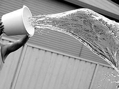 Movida movida-acqua-dal-balcone-sui-clienti-del-beer-garden-and-ldquo-ero-esasperata-and-rdquo