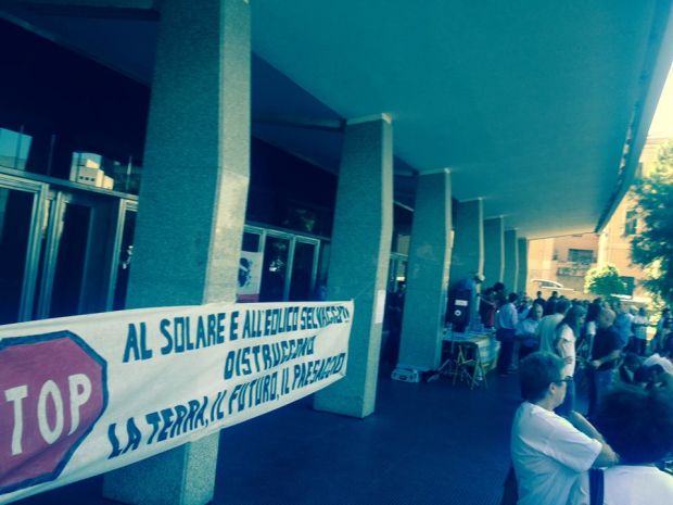 and-ldquo-non-bruciamoci-il-futuro-and-rdquo-corteo-anti-inquinamento-in-citt-and-agrave