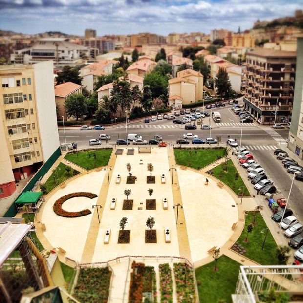 via-dei-giudicati-nella-nuova-piazza-il-logo-di-cagliari-sardegna-2019