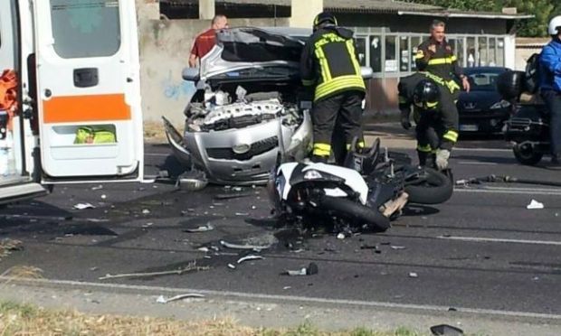 Auto contro moto auto-contro-moto-incidente-in-viale-marconi-due-feriti