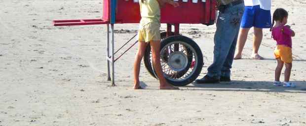 paura-in-spiaggia-bimbo-di-due-anni-investito-dal-carrello-dei-gelati
