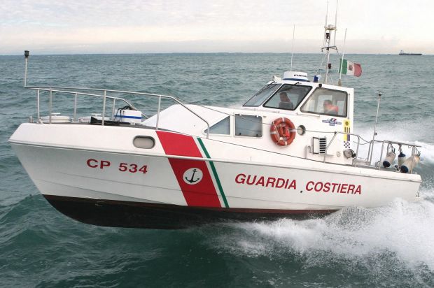 incendio-su-motoscafo-a-villasimius-paura-per-tre-milanesi