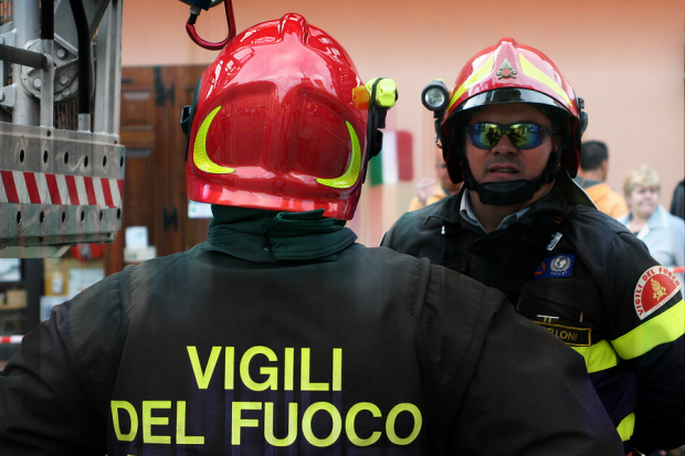 Litiga coi familiari e mette due bombole di gas sui fornelli accesi litiga-coi-familiari-e-mette-due-bombole-di-gas-sui-fornelli-accesi-tragedia-sfiorata