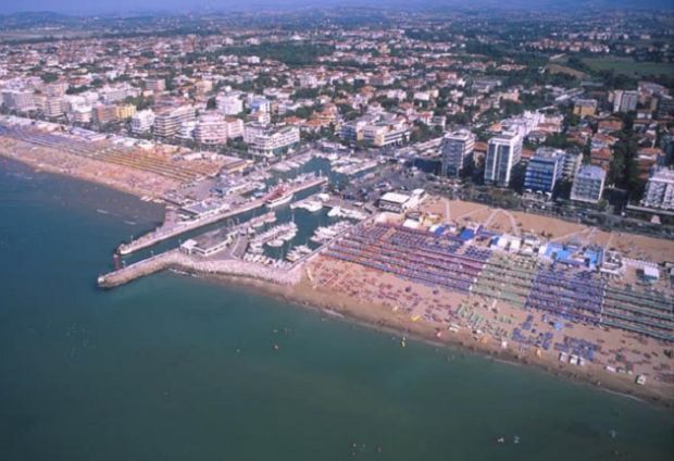 riccione-cagliaritano-aggredito-e-morso-a-un-orecchio-in-manette-un-napoletano