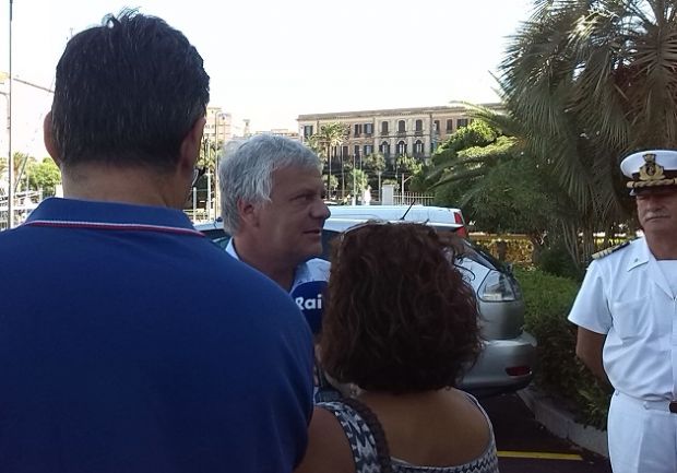 ministro-galletti-a-cagliari-contestazione-del-presidio-piazzale-trento