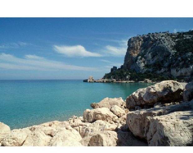 turisti-dispersi-tra-cala-luna-e-cala-sisine