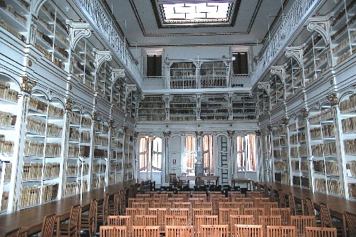 l-and-rsquo-ateneo-cagliaritano-torna-tra-i-primi-500-al-mondo