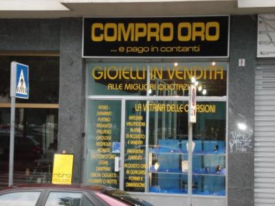 domestico-filippino-ruba-argenteria-per-rivenderla-al-and-ldquo-compro-oro-and-rdquo-denunciato