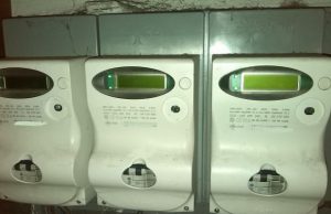 aggredisce-i-tecnici-dell-enel-mentre-leggono-il-contatore-arrestato