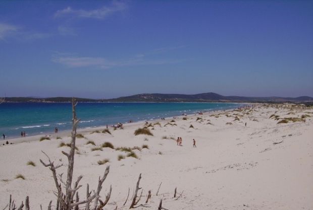 porto-pino-sbarcano-undici-migranti