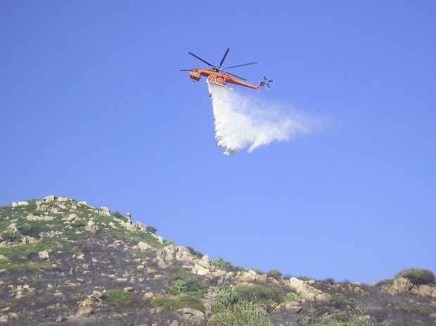 incendi-a-iglesias-e-tortol-and-igrave-elicotteri-in-azione