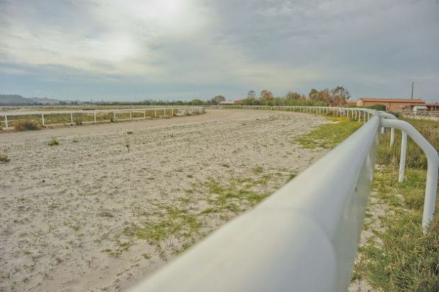 Debiti debiti-sprechi-e-casse-vuote-l-and-rsquo-ippodromo-affonda-ecco-la-relazione-shock