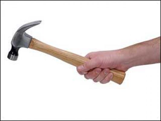 Quartu quartu-banditi-minacciano-cassiera-con-un-martello-e-tentano-rapina