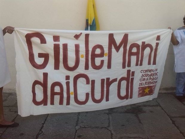 curdi-e-pacifisti-sotto-la-prefettura-and-ldquo-in-iraq-aiuti-umanitari-ma-non-armi-and-rdquo