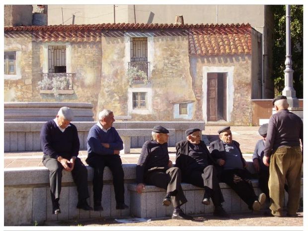 l-and-rsquo-ultracentenario-lascia-lo-scettro-addio-al-contadino-pastore-di-102-anni