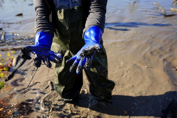 in-arrivo-nave-carica-di-bitume-pericoloso-in-sardegna-and-quot-blocchiamola-and-quot