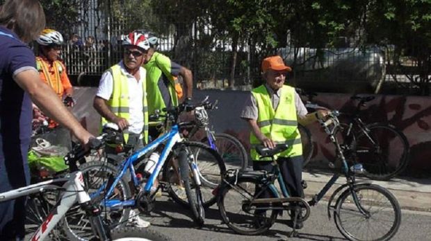 tziu-giuliu-compie-101-anni-e-festeggia-pedalando-in-graziella