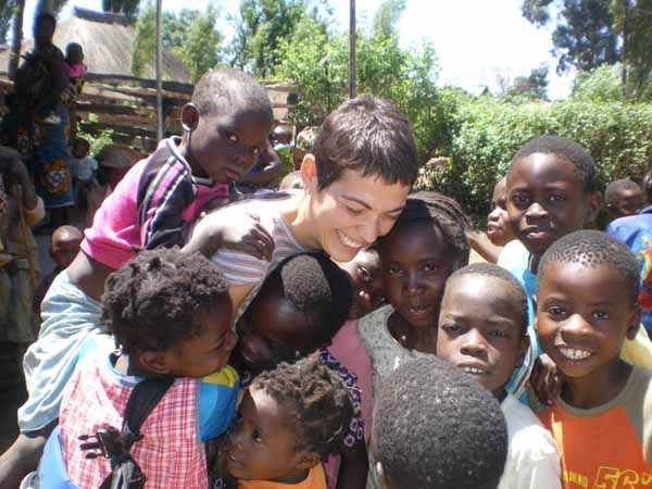 volontariato-in-africa-asia-e-sud-america-dalla-sardegna-13-under-30-ad-aiutare-i-deboli