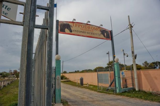 Ippodromo nel caos ippodromo-nel-caos-via-i-dipendenti-il-presidente-e-il-ristorante