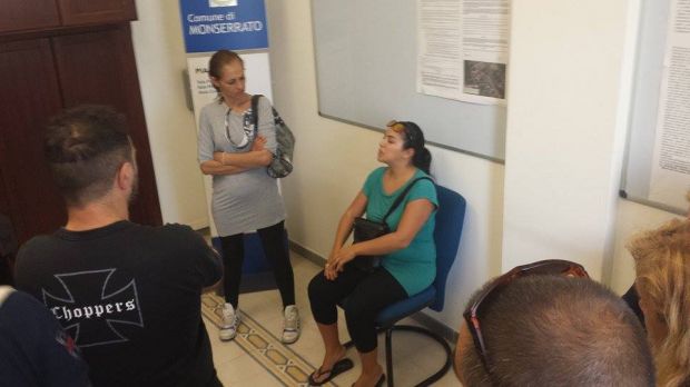 monserrato-famiglie-occupano-l-ufficio-del-sindaco-and-quot-vogliamo-una-casa-and-quot-video