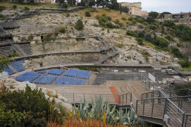 il-nubifragio-allaga-la-citt-and-agrave-ma-l-and-rsquo-anfiteatro-resiste