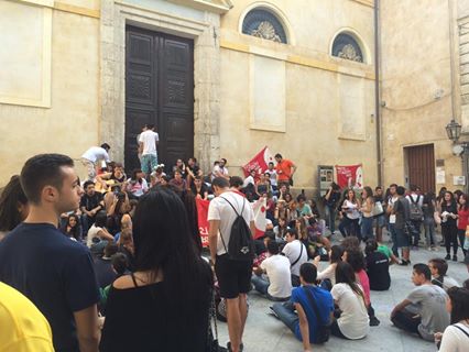scuola-protesta-con-musica-e-arte-manifestazione-alternativa-al-santo-sepolcro